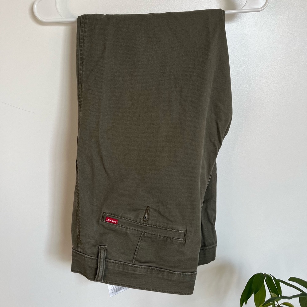 Levi’s Olive chinos xx standard taper size 34/30, washed once but never worn